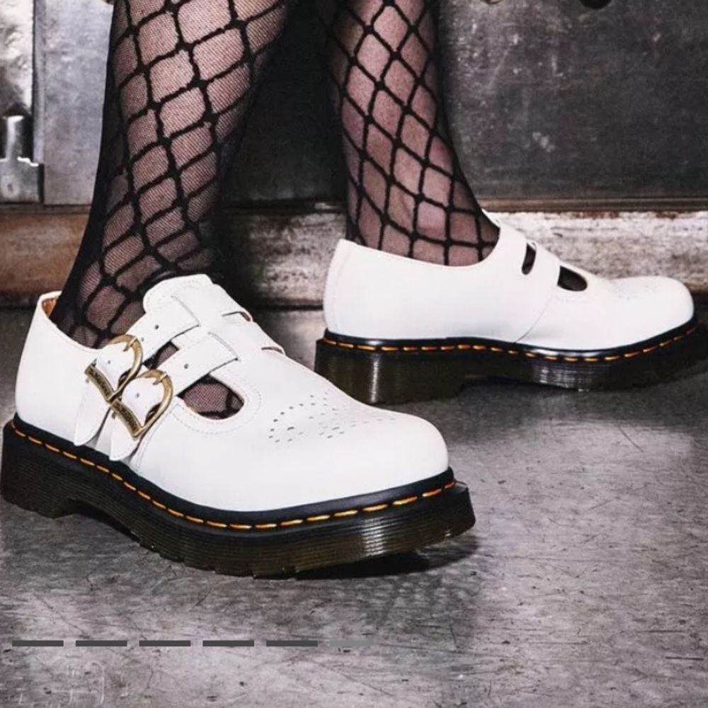 NWB SIZE 7 Dr. Martens 8065 SMOOTH LEATHER MARY JANE SHOES